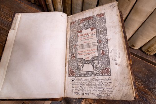 Welsh Bible.jpg
